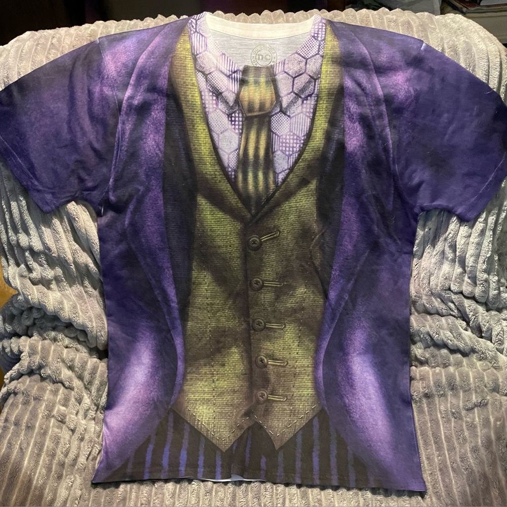 DC Comics Men’s Medium “The Joker” T-Shirt.